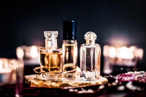 موضة صيف 2021 للمحجبات كيف تجعلين عطرك مميزًا في فصل الشتاء